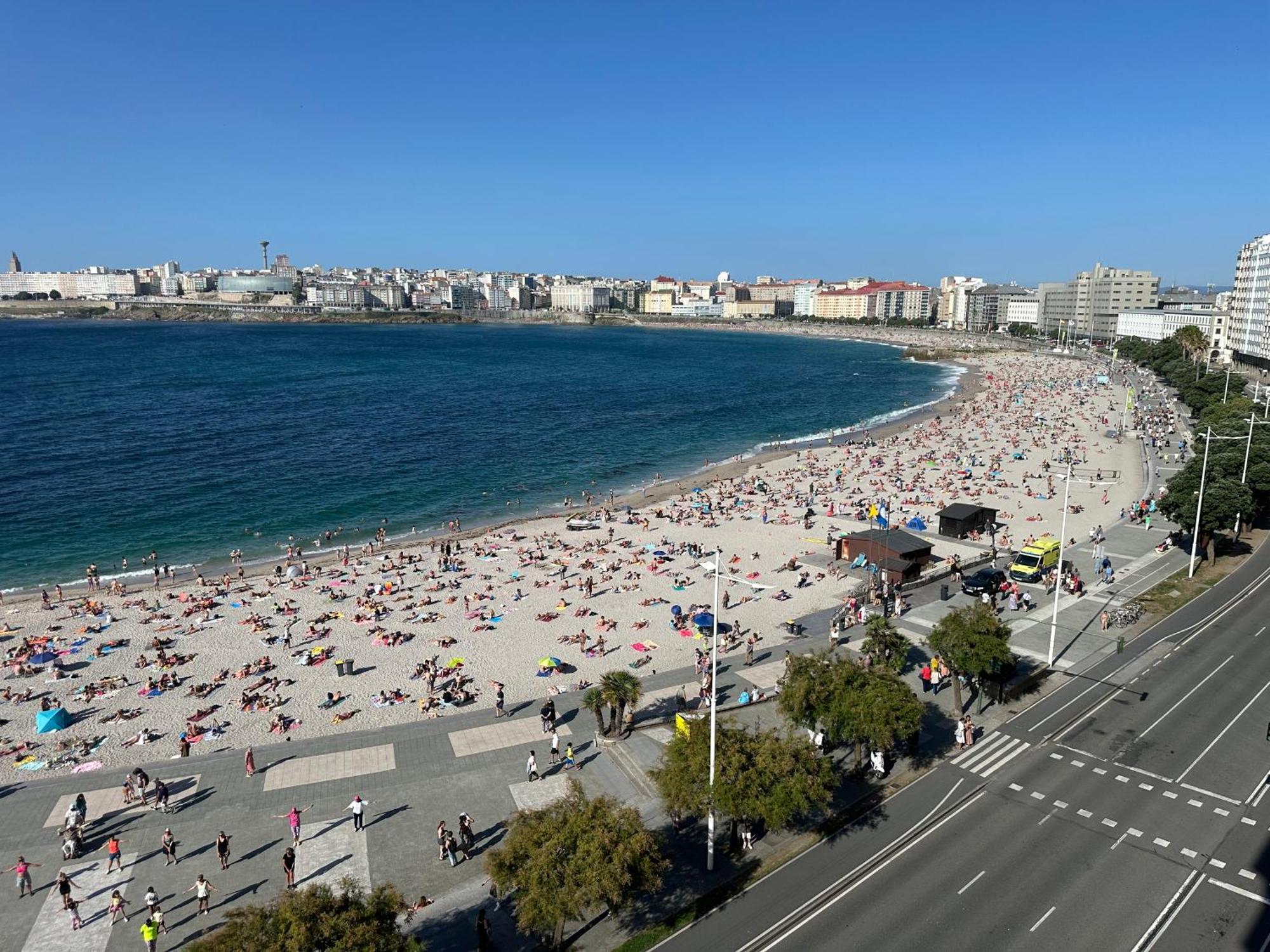 Piso Con Vistas A La Playa De Riazor Lägenhet A Coruña Exteriör bild